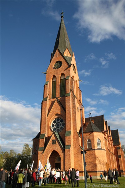 20120606 Ovikens Nya kyrka.jpg